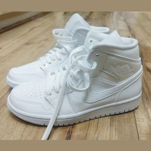 Nike Air Jordan Retro 1 Mid SE size 7 Triple White
